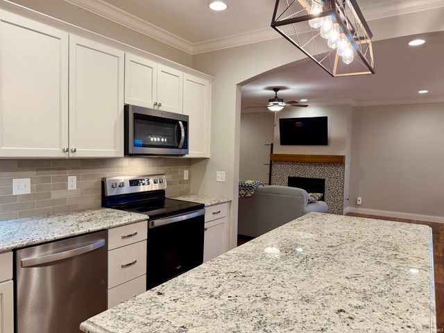 3327 White Oak Trail, Newburgh, IN 47630