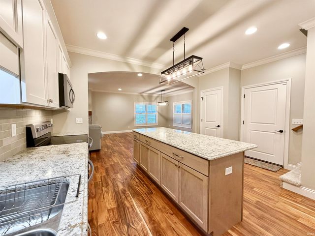 3327 White Oak Trail, Newburgh, IN 47630