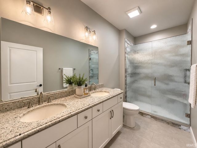 3327 White Oak Trail, Newburgh, IN 47630