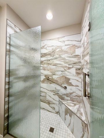 3327 White Oak Trail, Newburgh, IN 47630