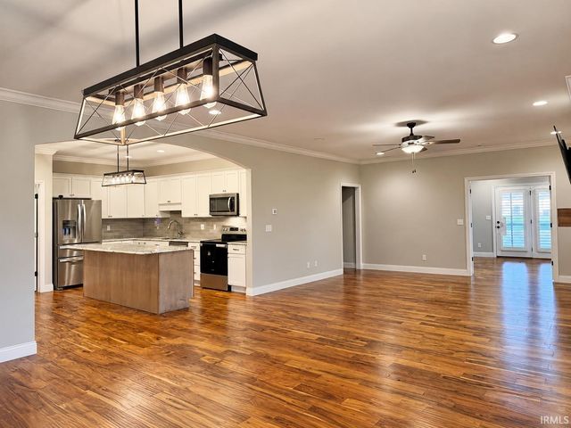 3327 White Oak Trail, Newburgh, IN 47630