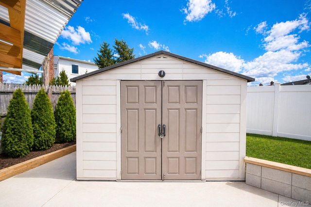 65 Cheshire Road, Bethpage, NY 11714