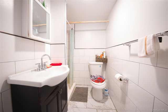 65 Cheshire Road, Bethpage, NY 11714