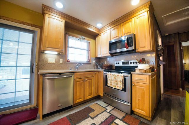 65 Cheshire Road, Bethpage, NY 11714