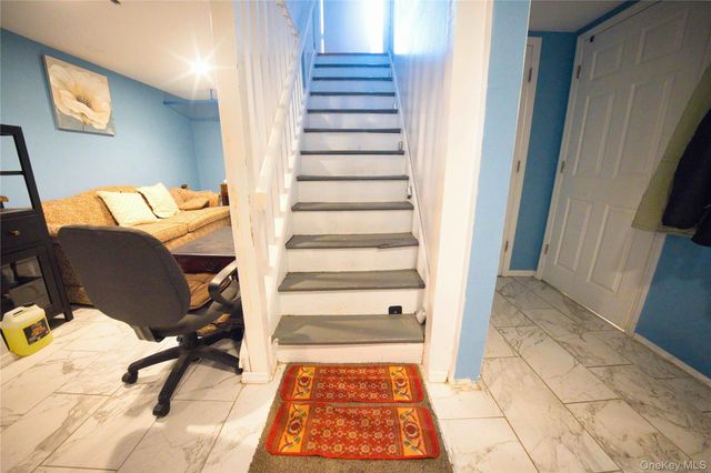 65 Cheshire Road, Bethpage, NY 11714