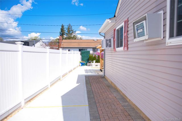 65 Cheshire Road, Bethpage, NY 11714