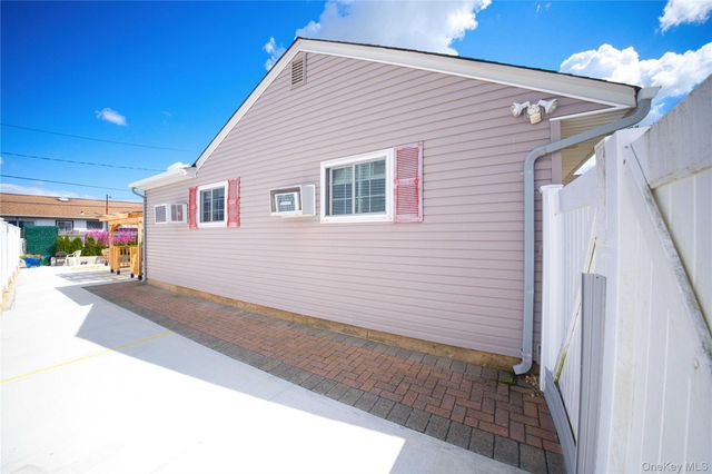 65 Cheshire Road, Bethpage, NY 11714