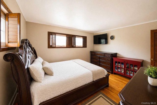 65 Cheshire Road, Bethpage, NY 11714