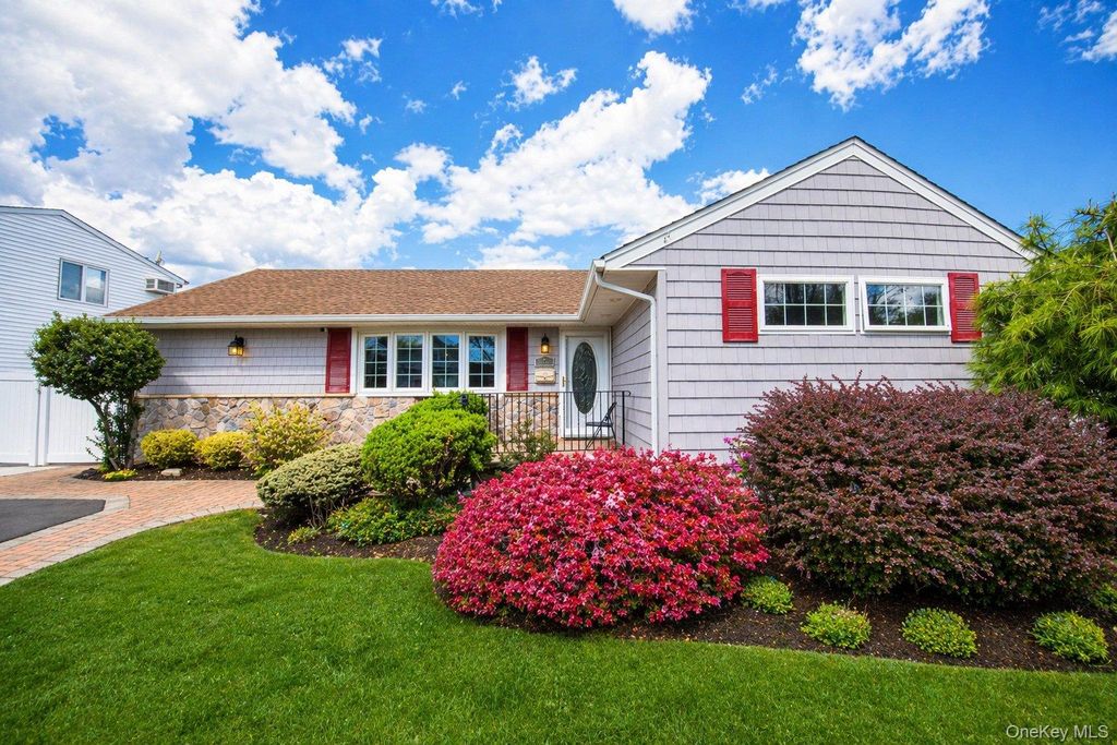 65 Cheshire Road, Bethpage, NY 11714