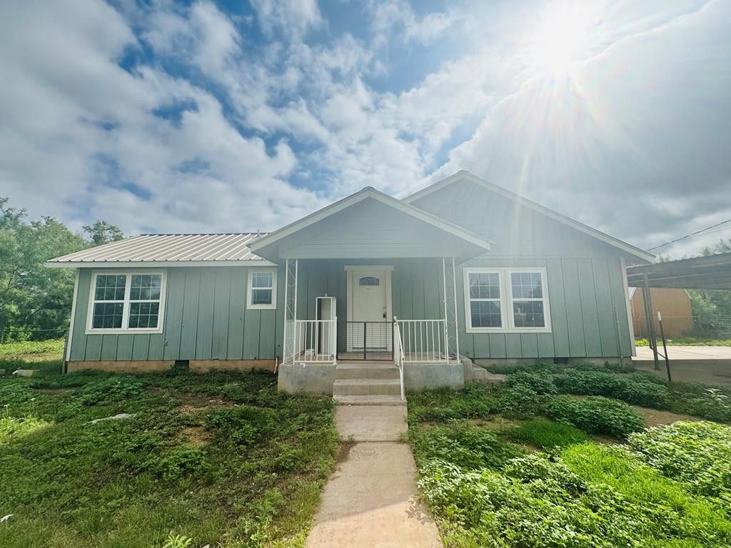 Image 1 of property listing at 3210 Lake Drive, San Angelo, TX 76903