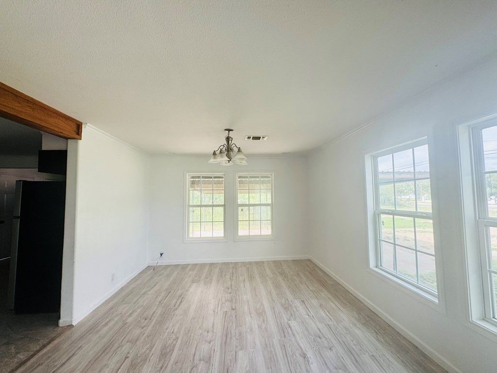 Image 13 of property listing at 3210 Lake Drive, San Angelo, TX 76903