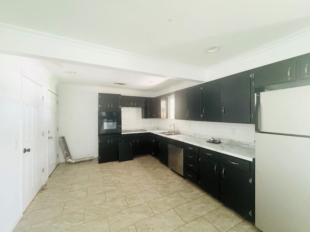 Image 3 of property listing at 3210 Lake Drive, San Angelo, TX 76903