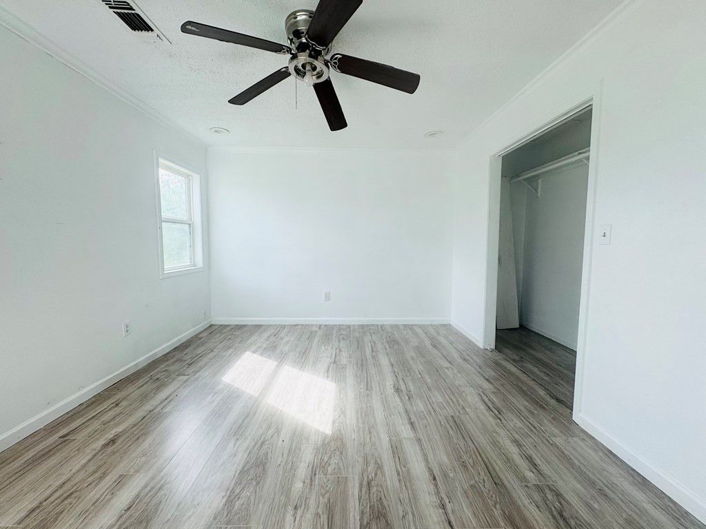 Image 6 of property listing at 3210 Lake Drive, San Angelo, TX 76903