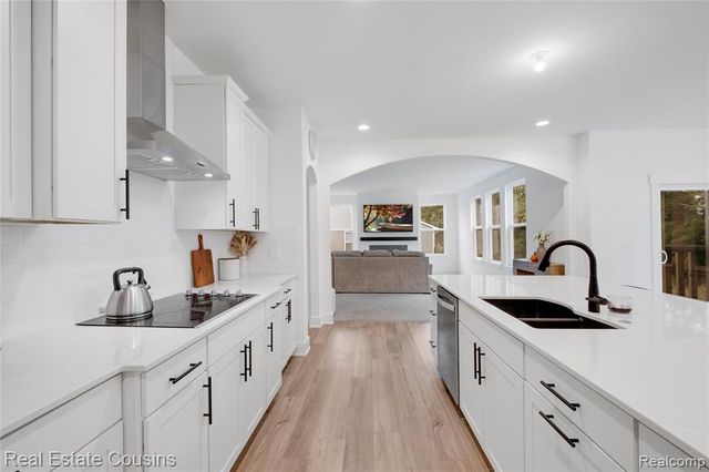 6270 Parker Drive, Linden, MI 48451