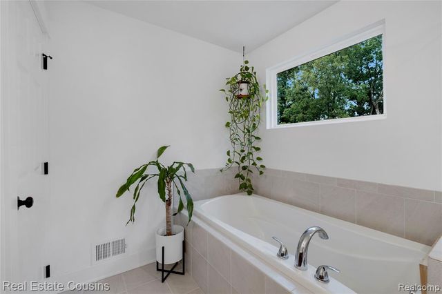 6270 Parker Drive, Linden, MI 48451