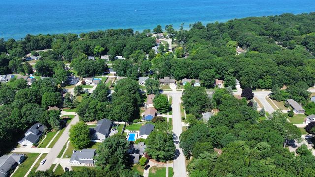 2240 Pleasant Hill Drive, Norton Shores City, MI 49441