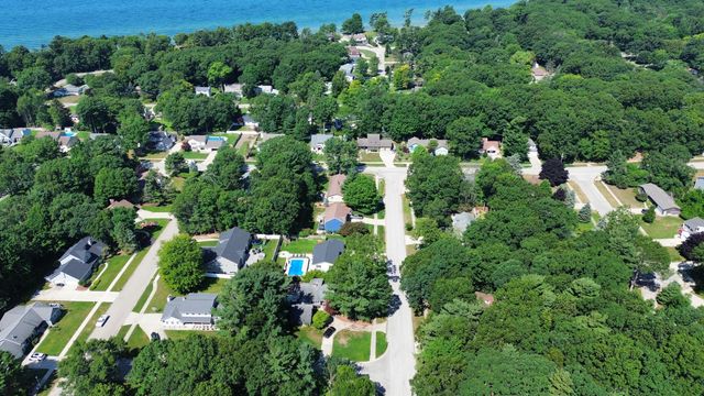 2240 Pleasant Hill Drive, Norton Shores City, MI 49441