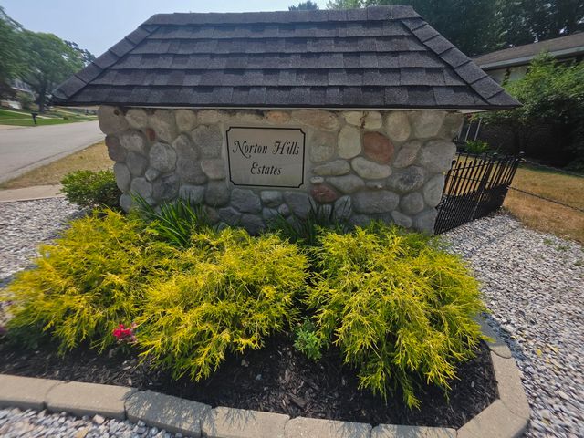 2240 Pleasant Hill Drive, Norton Shores City, MI 49441