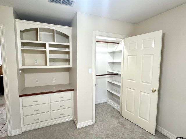 807 Brownwood Circle, Lindale, TX 75771