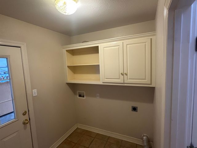 807 Brownwood Circle, Lindale, TX 75771