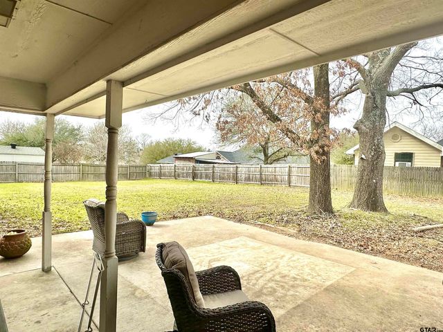 807 Brownwood Circle, Lindale, TX 75771