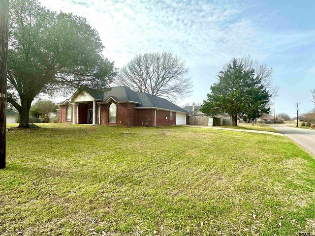 807 Brownwood Circle, Lindale, TX 75771
