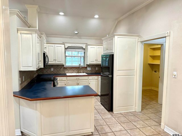 807 Brownwood Circle, Lindale, TX 75771