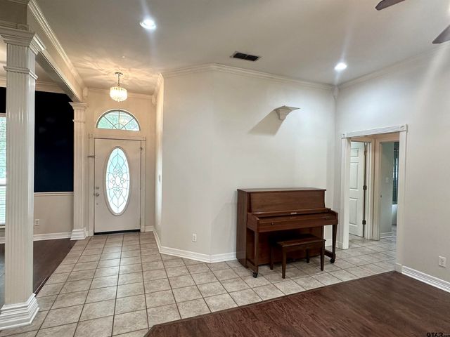 807 Brownwood Circle, Lindale, TX 75771