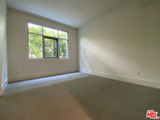 1232 N KINGS Road 202, West Hollywood, CA 90069
