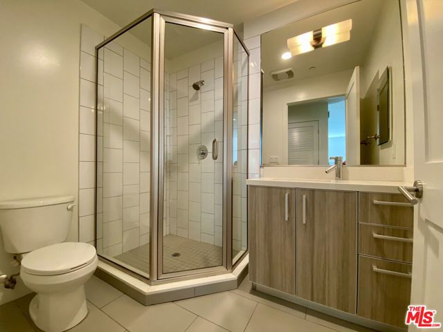 1232 N KINGS Road 202, West Hollywood, CA 90069