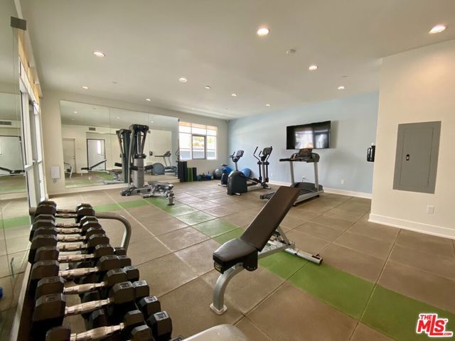 1232 N KINGS Road 202, West Hollywood, CA 90069