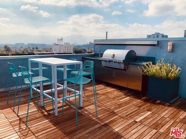 1232 N KINGS Road 202, West Hollywood, CA 90069