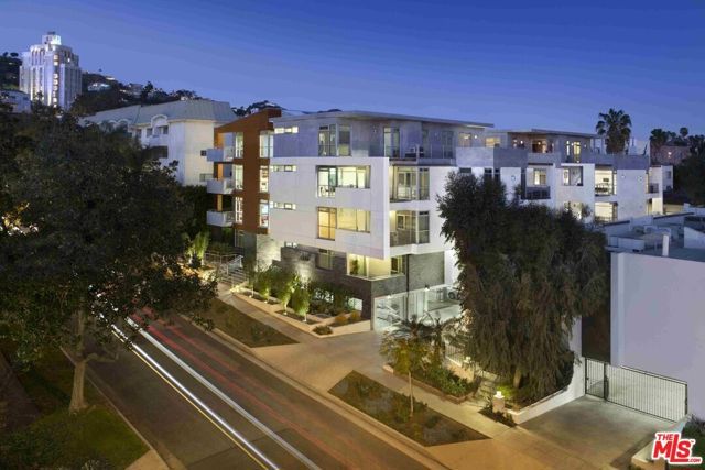 1232 N KINGS Road 202, West Hollywood, CA 90069