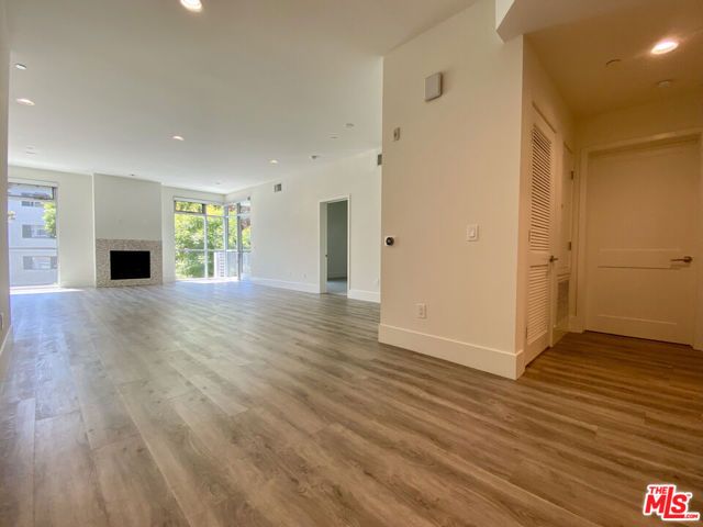 1232 N KINGS Road 202, West Hollywood, CA 90069