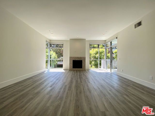 1232 N KINGS Road 202, West Hollywood, CA 90069