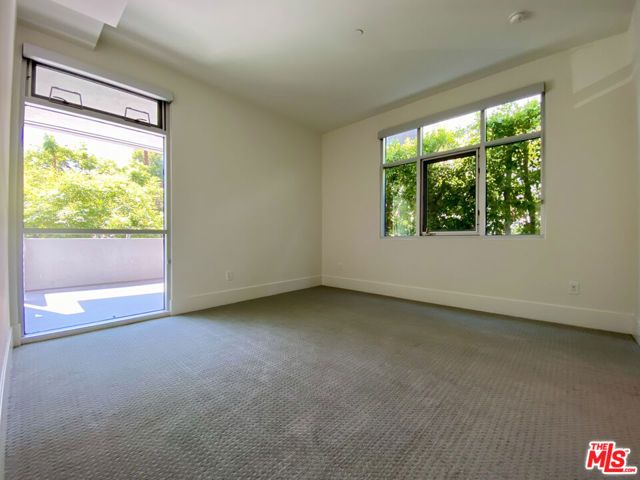 1232 N KINGS Road 202, West Hollywood, CA 90069