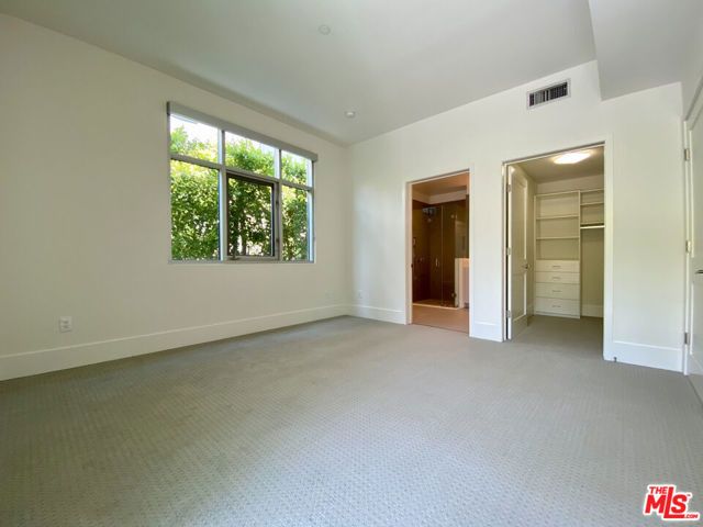 1232 N KINGS Road 202, West Hollywood, CA 90069