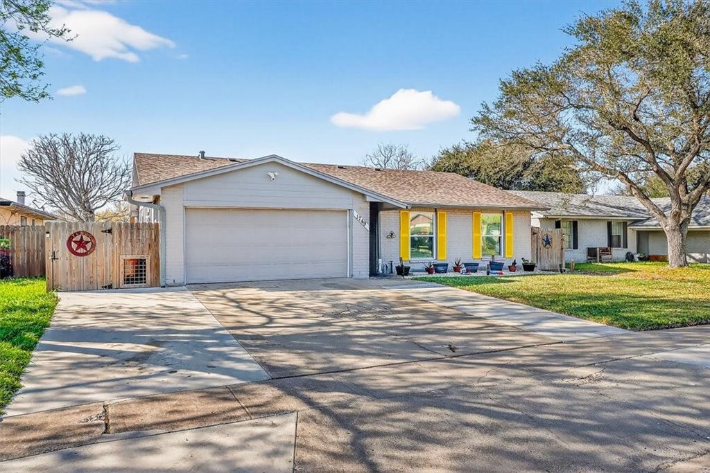 1749 Dawn Breeze Dr, Corpus Christi, TX 78412