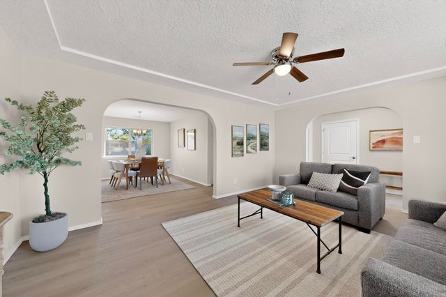 8900 Lagrima De Oro Road NE, Albuquerque, NM 87111