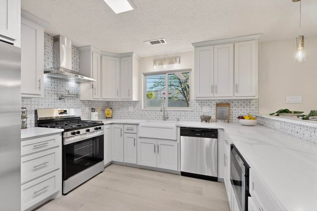 8900 Lagrima De Oro Road NE, Albuquerque, NM 87111