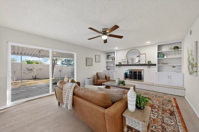 8900 Lagrima De Oro Road NE, Albuquerque, NM 87111