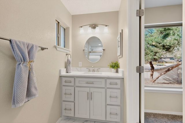 8900 Lagrima De Oro Road NE, Albuquerque, NM 87111