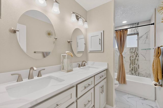 8900 Lagrima De Oro Road NE, Albuquerque, NM 87111