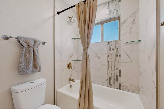 8900 Lagrima De Oro Road NE, Albuquerque, NM 87111