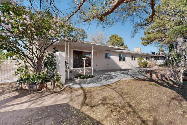 8900 Lagrima De Oro Road NE, Albuquerque, NM 87111