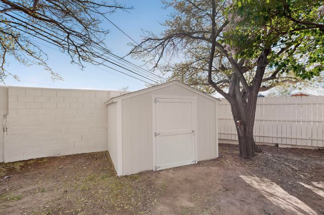 8900 Lagrima De Oro Road NE, Albuquerque, NM 87111
