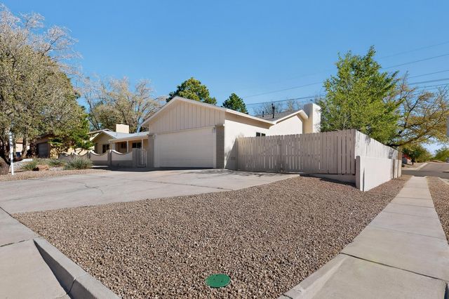 8900 Lagrima De Oro Road NE, Albuquerque, NM 87111