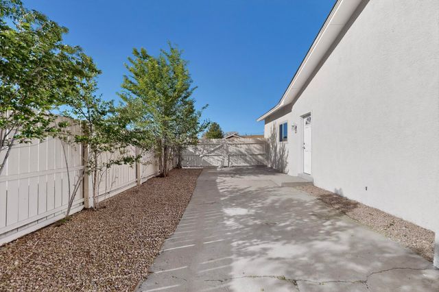 8900 Lagrima De Oro Road NE, Albuquerque, NM 87111