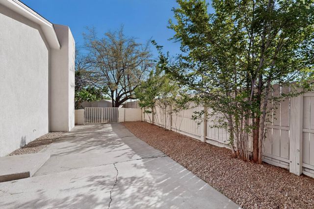 8900 Lagrima De Oro Road NE, Albuquerque, NM 87111