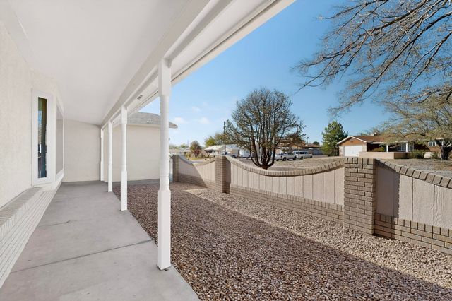 8900 Lagrima De Oro Road NE, Albuquerque, NM 87111